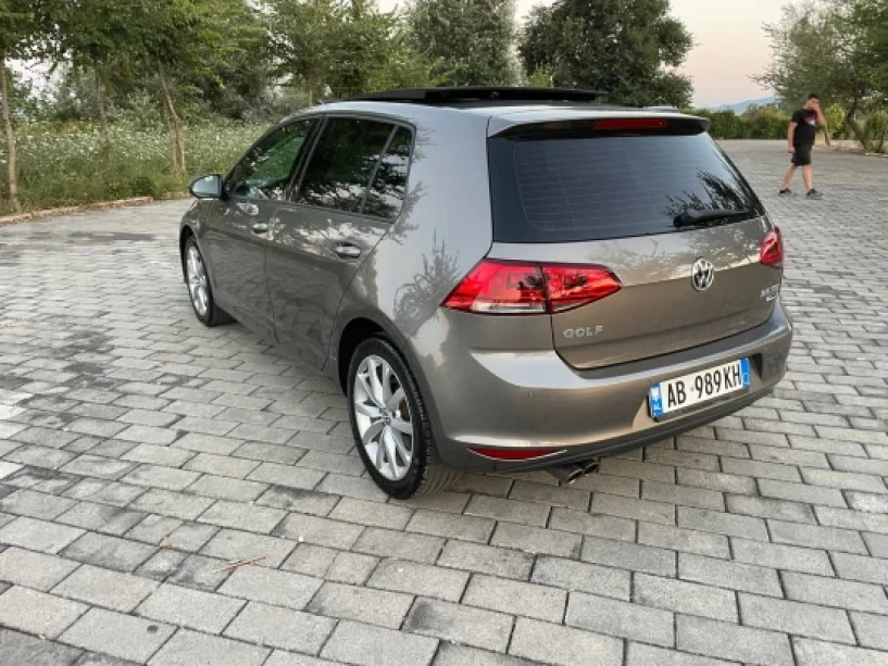 Merrni me qira një makinë në Tirana