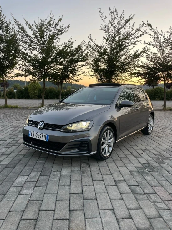 Merrni me qira një Volkswagen Golf 7 të vitit 2016 në Tirana