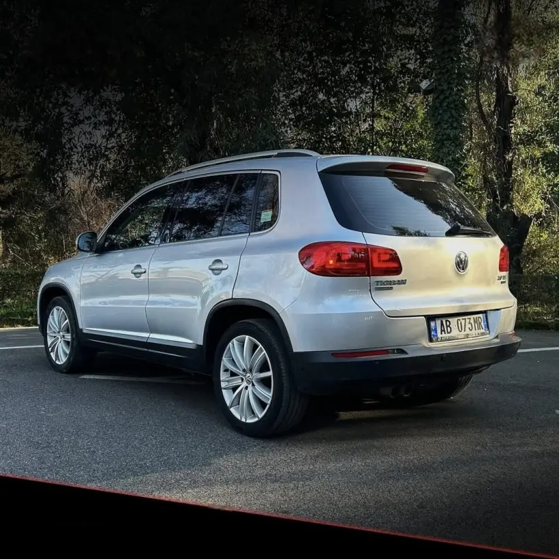 Noleggia un'auto a Tirana