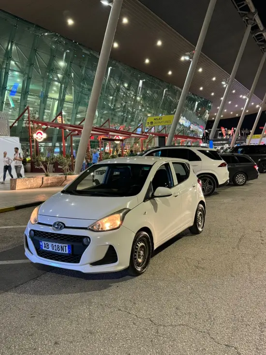 Noleggia una Hyundai i10 dell'anno 2018 a Tirana
