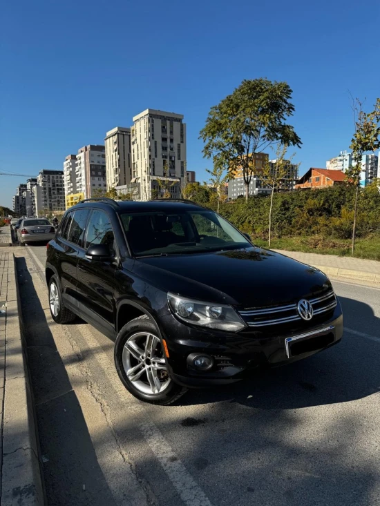 Wynajmij Volkswagen Tiguan z 2014 roku w Tirana