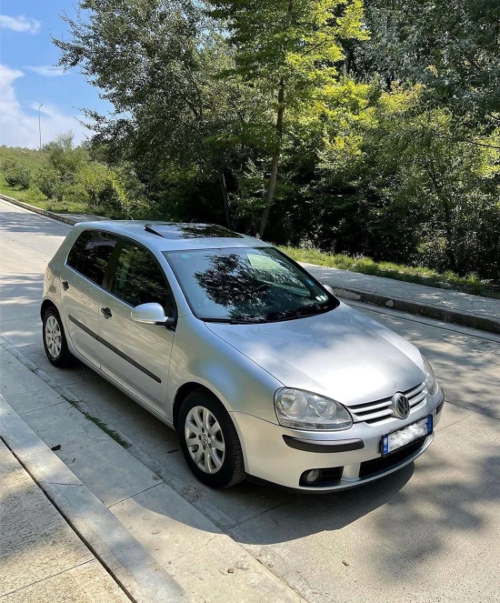 Rent a 2006 Volkswagen Golf 5 in Tirana