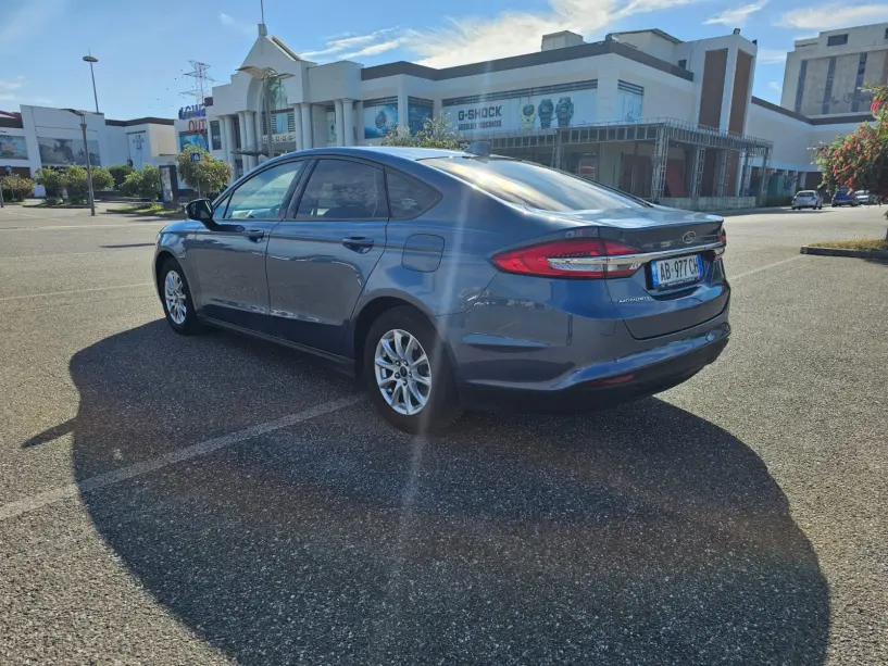 Alquila un coche en Tirana