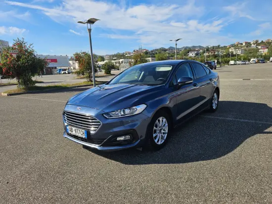 Alquila un 2022 Ford Mondeo en Tirana