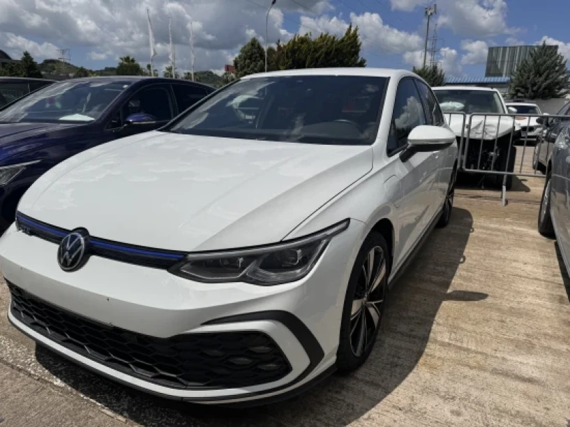 Wynajmij samochód w Tirana