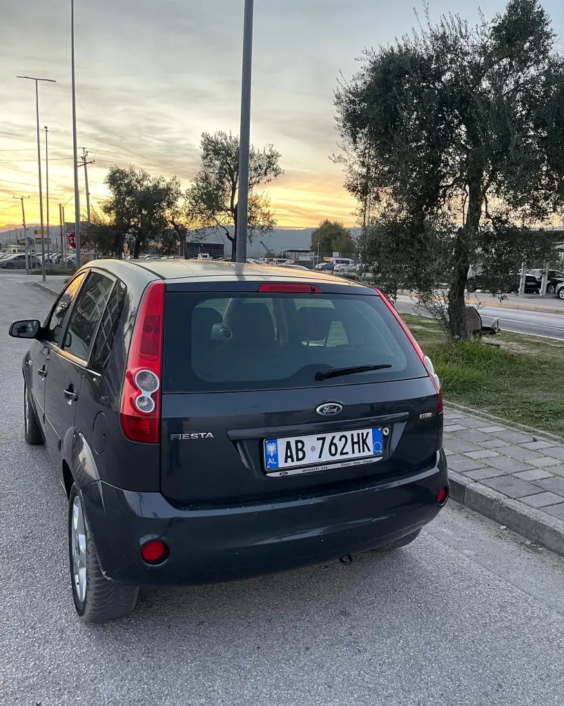 Merrni me qira një makinë në Tirana