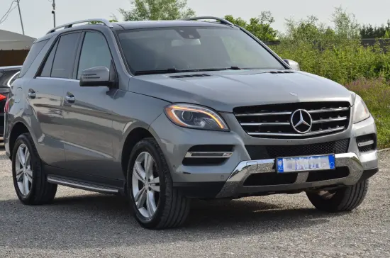 Wynajmij Mercedes-Benz ML 300 z 2014 roku w Tirana