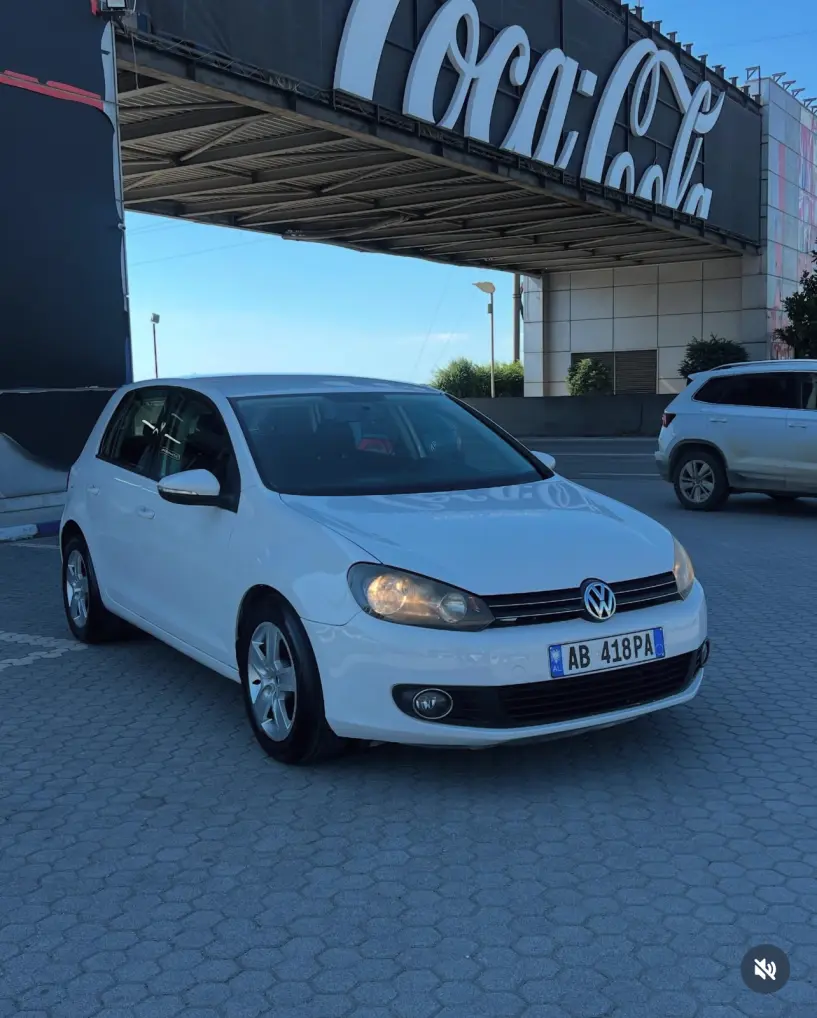 Noleggia un'auto a Tirana