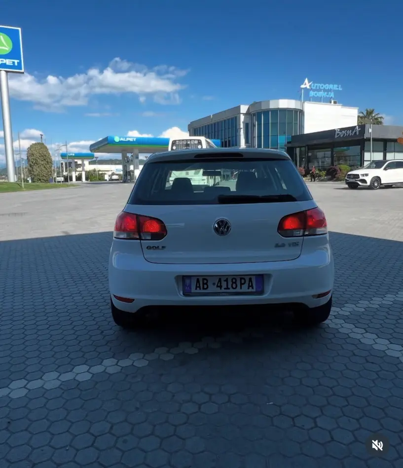 Noleggia un'auto a Tirana