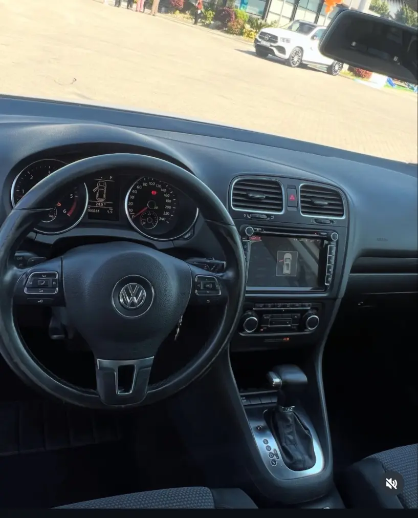 Noleggia un'auto a Tirana