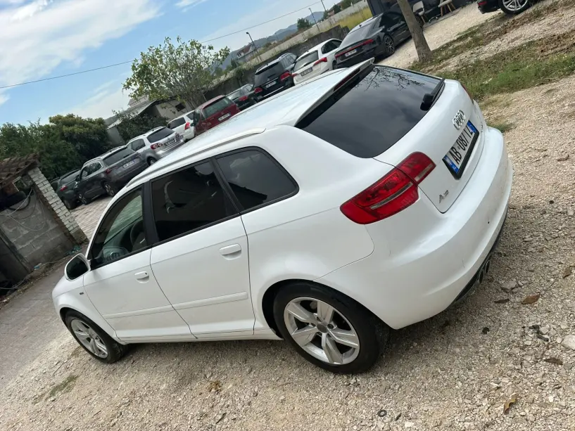 Louer une voiture à Tirana