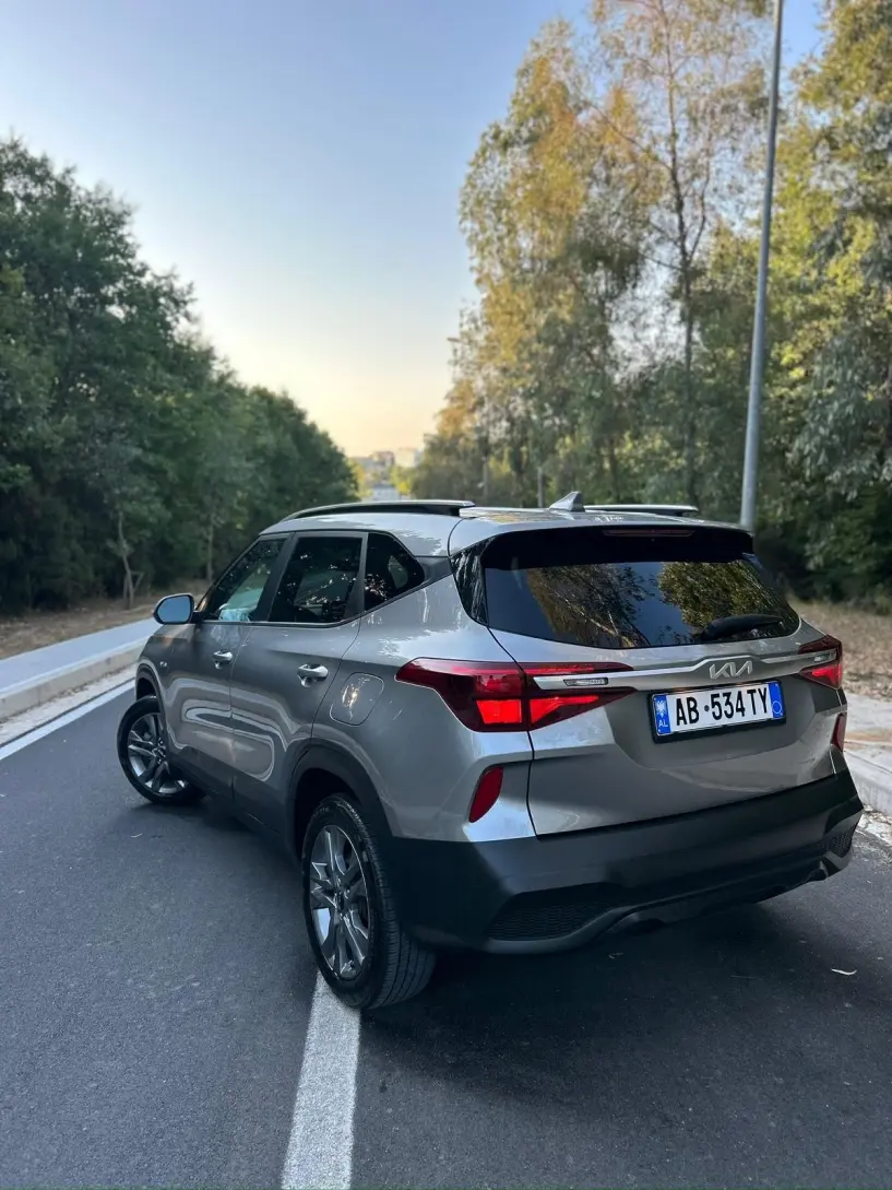 Noleggia un'auto a Tirana