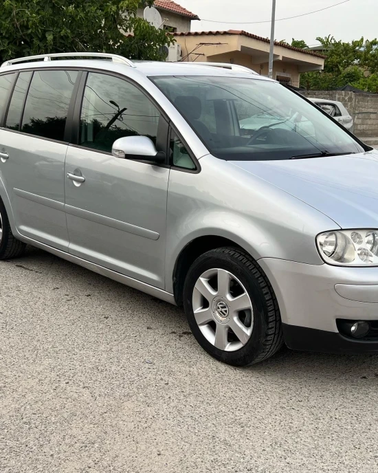 2008 Volkswagen Touran in Tirana mieten