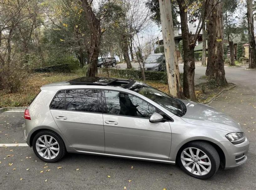 Alquila un coche en Tirana
