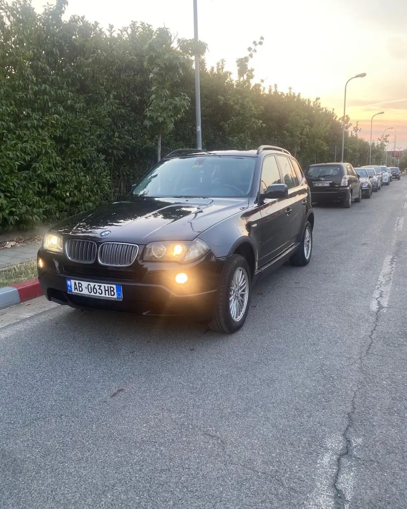 Alquila un coche en Tirana