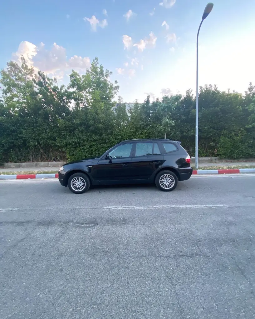 Alquila un coche en Tirana