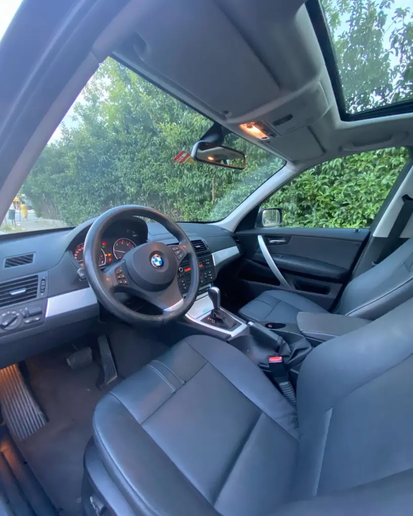 Alquila un coche en Tirana