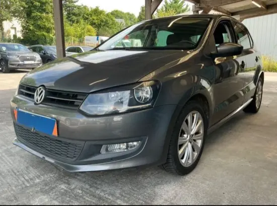 Alquila un 2015 Volkswagen Polo en Tirana