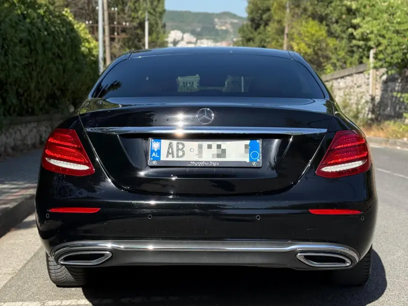 Wynajmij samochód w Tirana