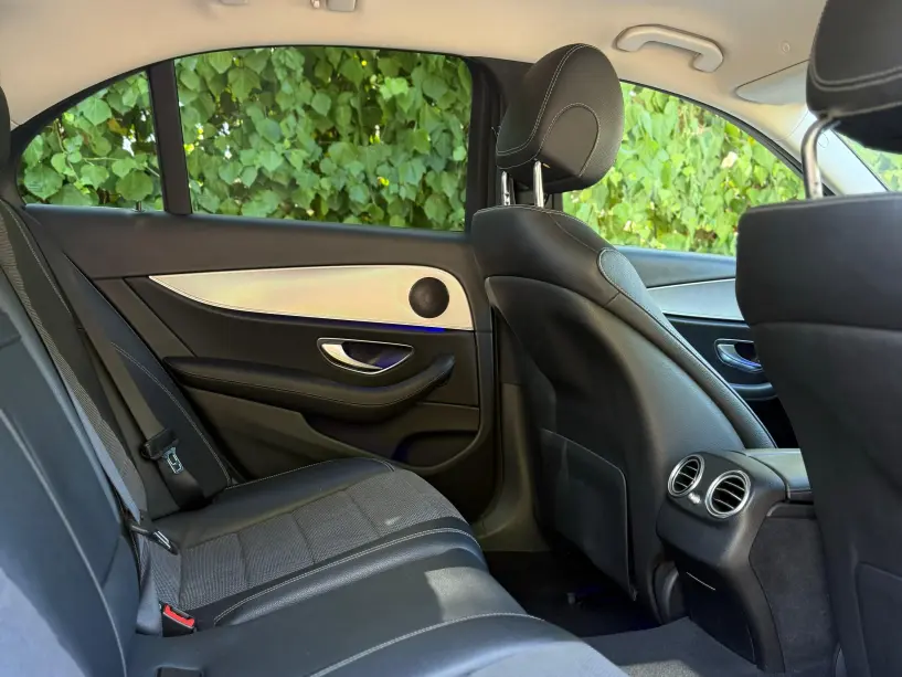 Wynajmij samochód w Tirana