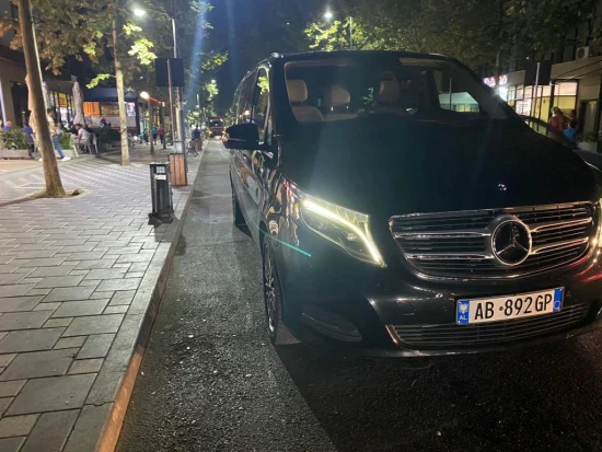 Wynajmij Mercedes-Benz Vito z 2016 roku w Tirana