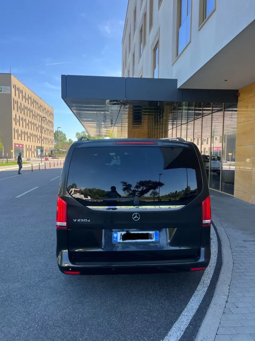 Merrni me qira një makinë në Tirana