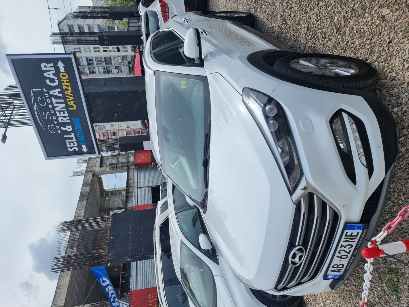 Noleggia un'auto a Tirana