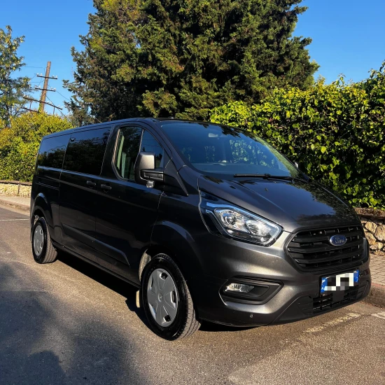 Wynajmij Ford Transit Custom z 2021 roku w Tirana