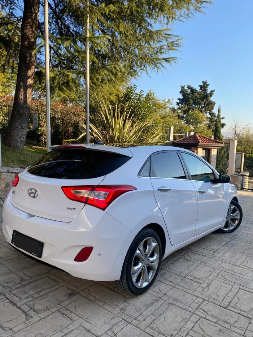 Wynajmij samochód w Tirana