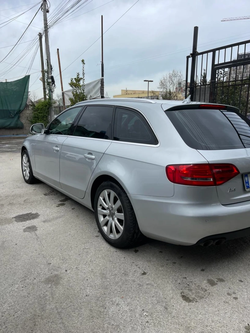 Alquila un coche en Tirana