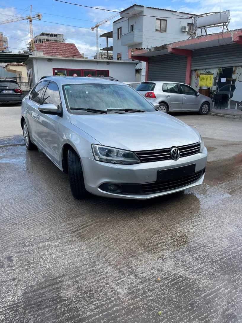 Alquila un coche en Tirana