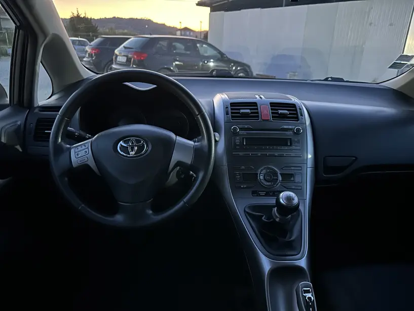 Noleggia un'auto a Tirana