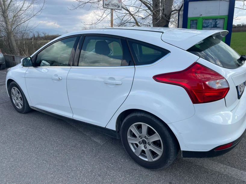 Noleggia un'auto a Tirana