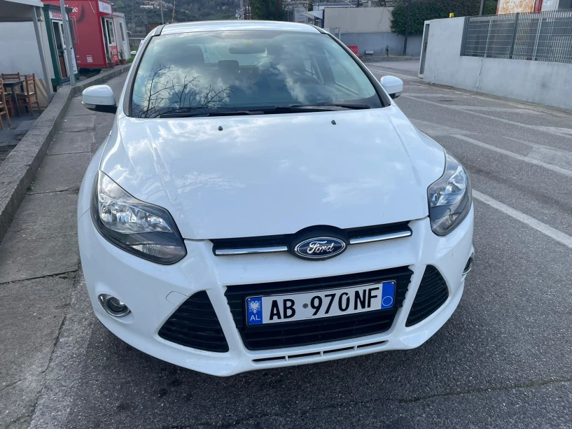 Noleggia un'auto a Tirana