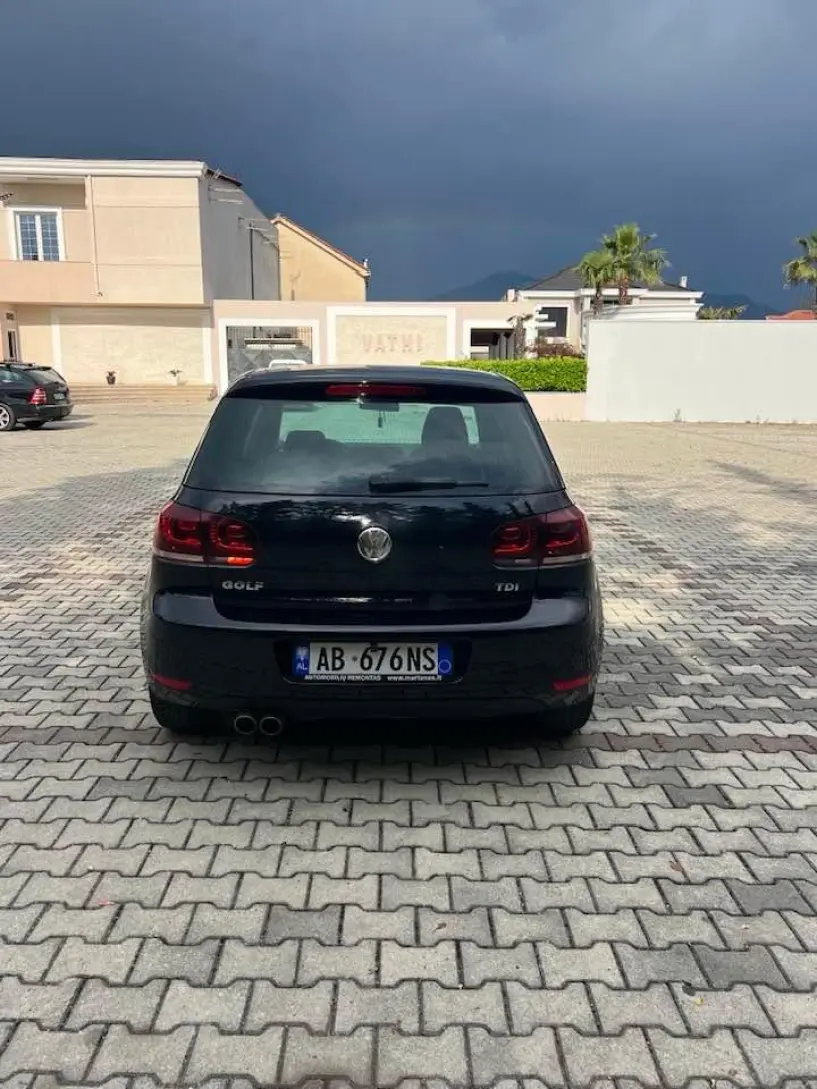 Alquila un coche en Tirana