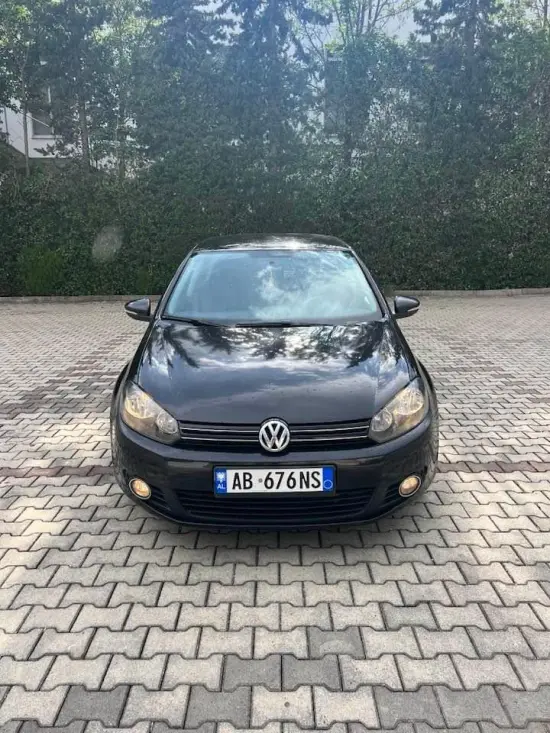 Alquila un 2009 Volkswagen Golf 6 en Tirana