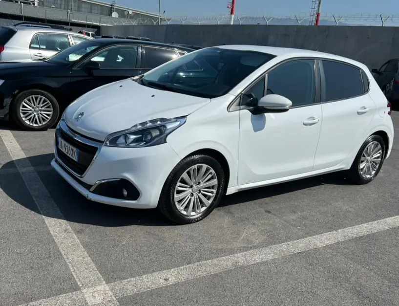 Wynajmij samochód w Tirana