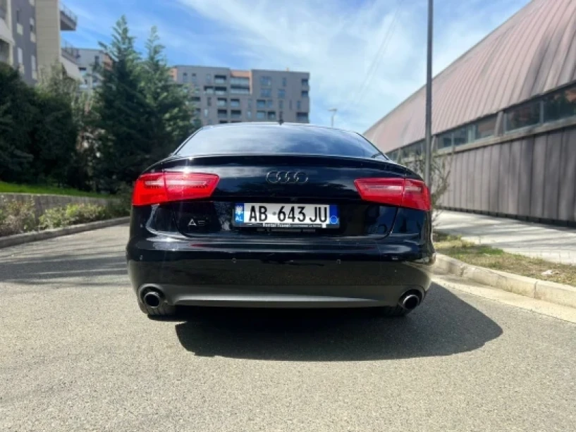 Alquila un coche en Tirana