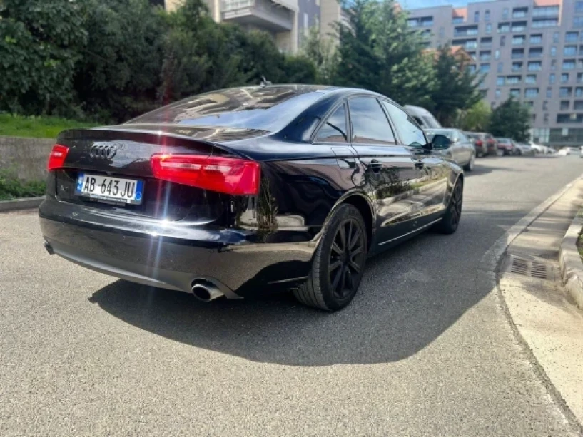 Alquila un coche en Tirana