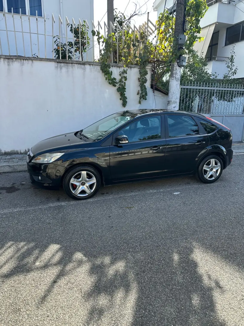 Alquila un coche en Tirana