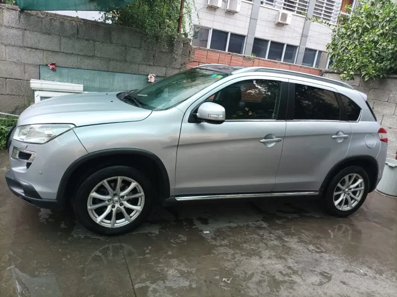 Noleggia un'auto a Tirana