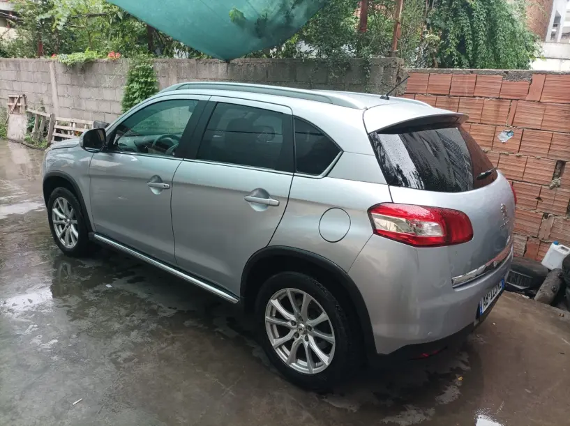 Noleggia un'auto a Tirana