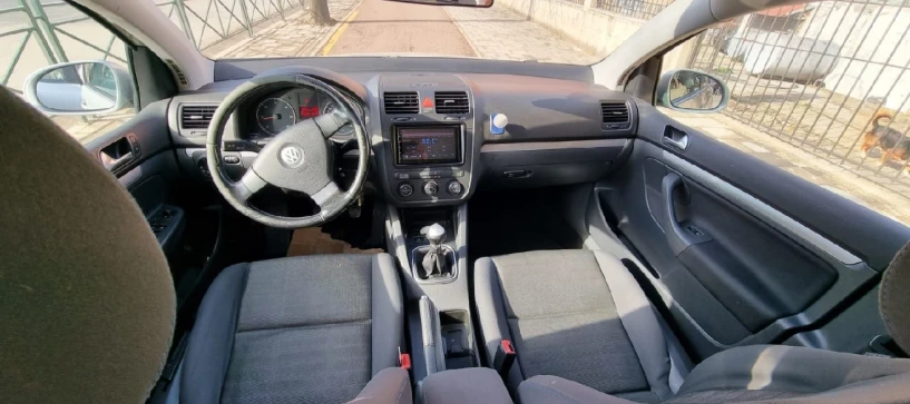 Noleggia un'auto a Tirana