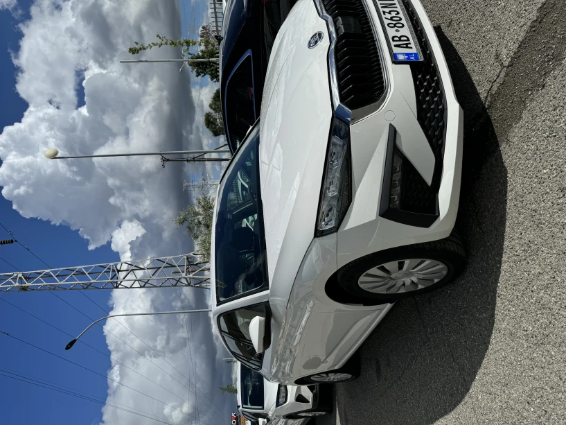 Alquila un coche en Tirana