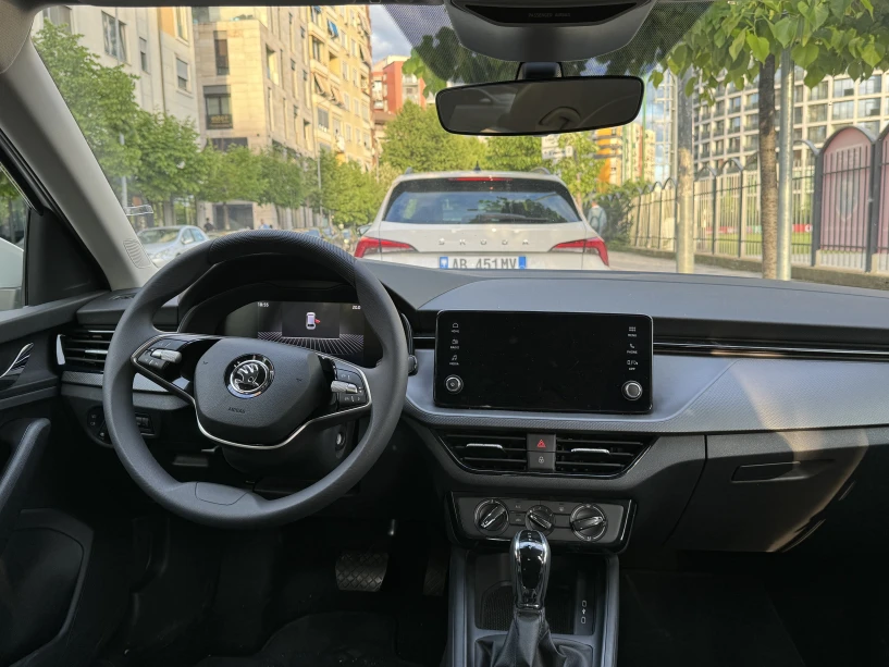 Alquila un coche en Tirana