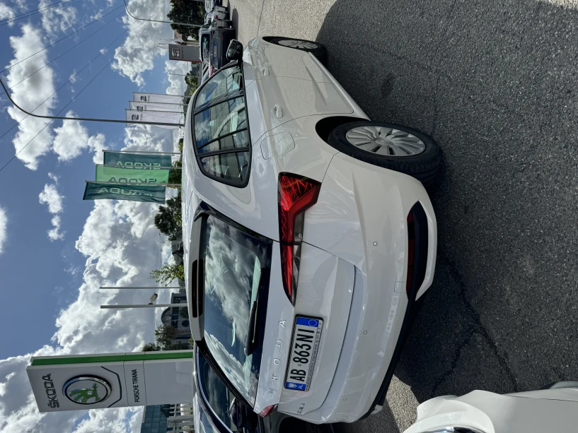 Alquila un coche en Tirana