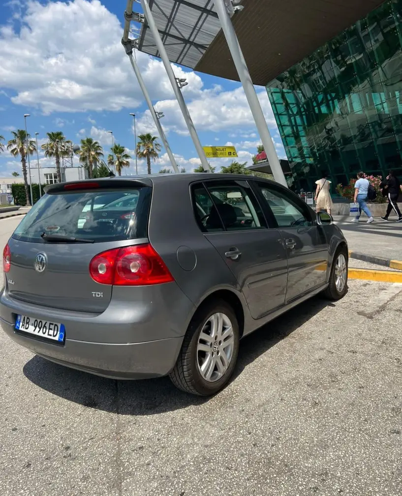 Louer une voiture à Tirana