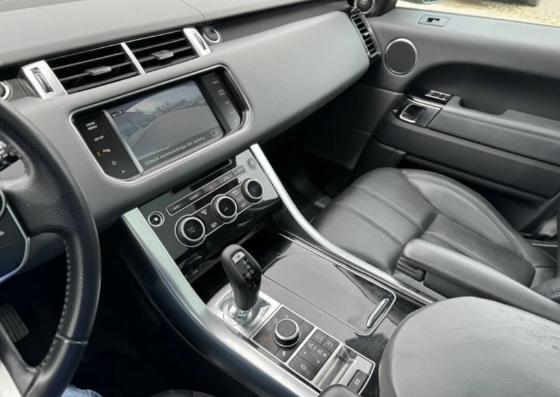 Noleggia un'auto a Tirana