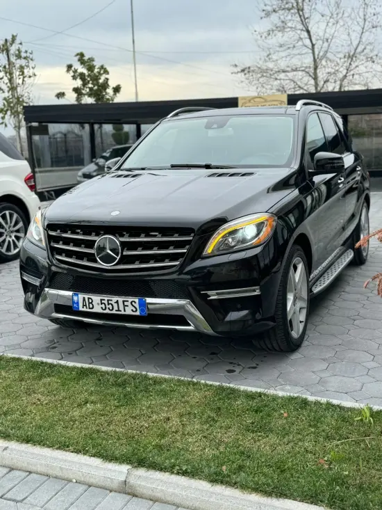 Merrni me qira një Mercedes-Benz ML 350 të vitit 2017 në Tirana