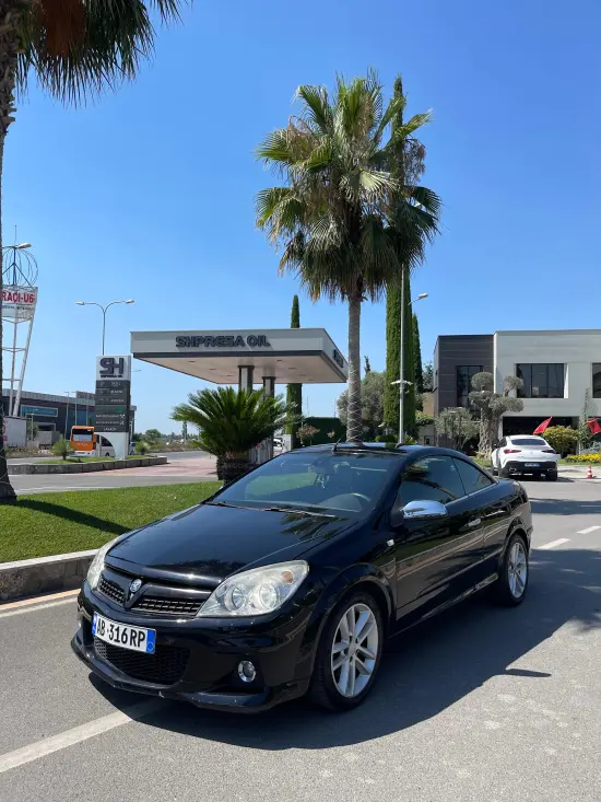 2015 Opel Astra in Tirana mieten